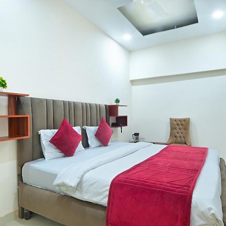 Chowdhry Tourist Lodge - New Delhi Railway Station - 2 Minutes Walk Buitenkant foto