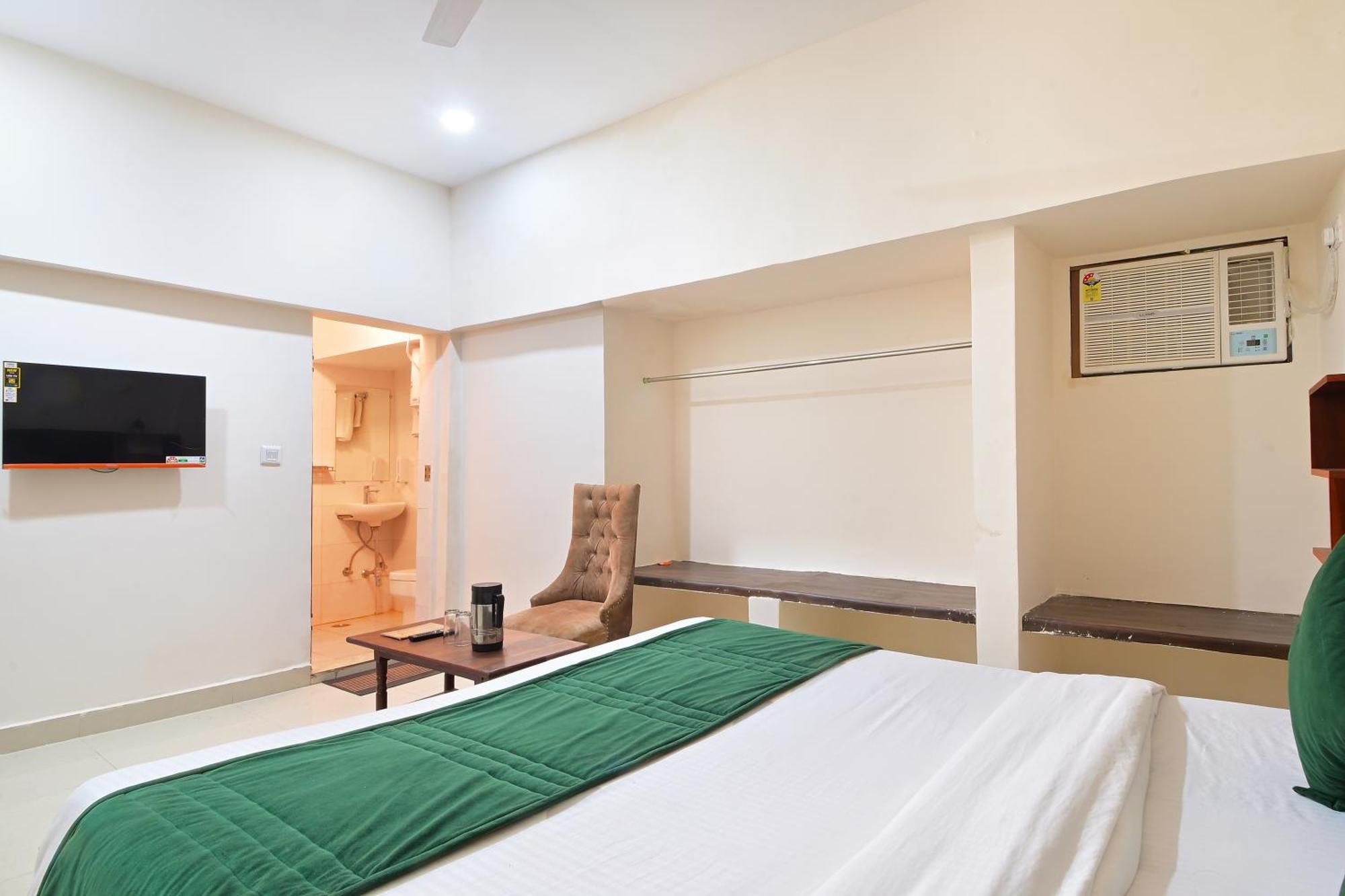 Chowdhry Tourist Lodge - New Delhi Railway Station - 2 Minutes Walk Buitenkant foto