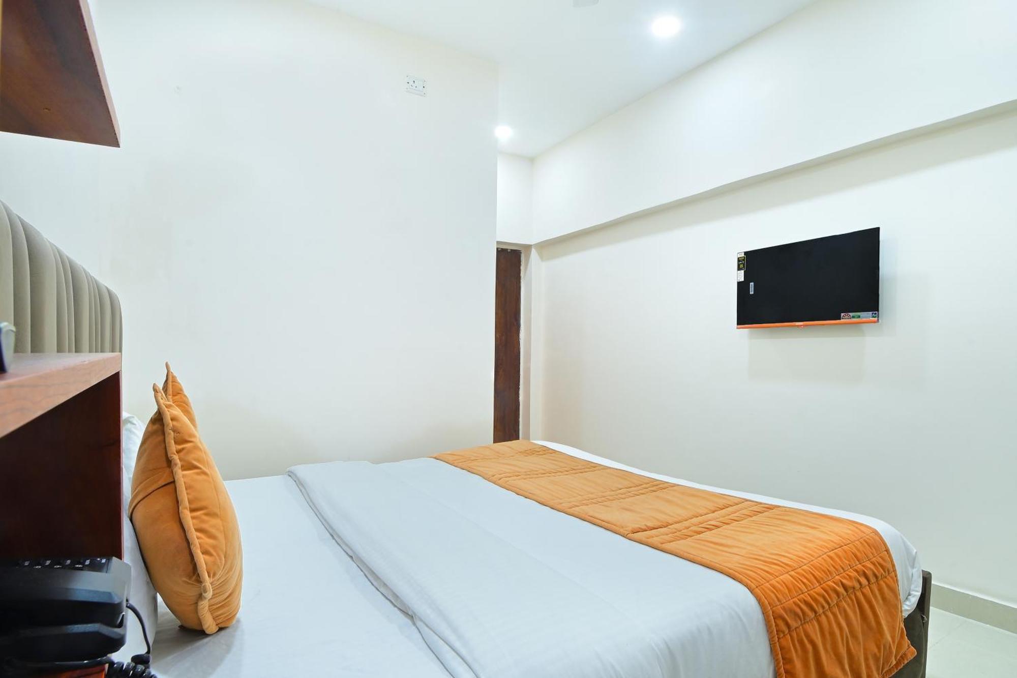Chowdhry Tourist Lodge - New Delhi Railway Station - 2 Minutes Walk Buitenkant foto