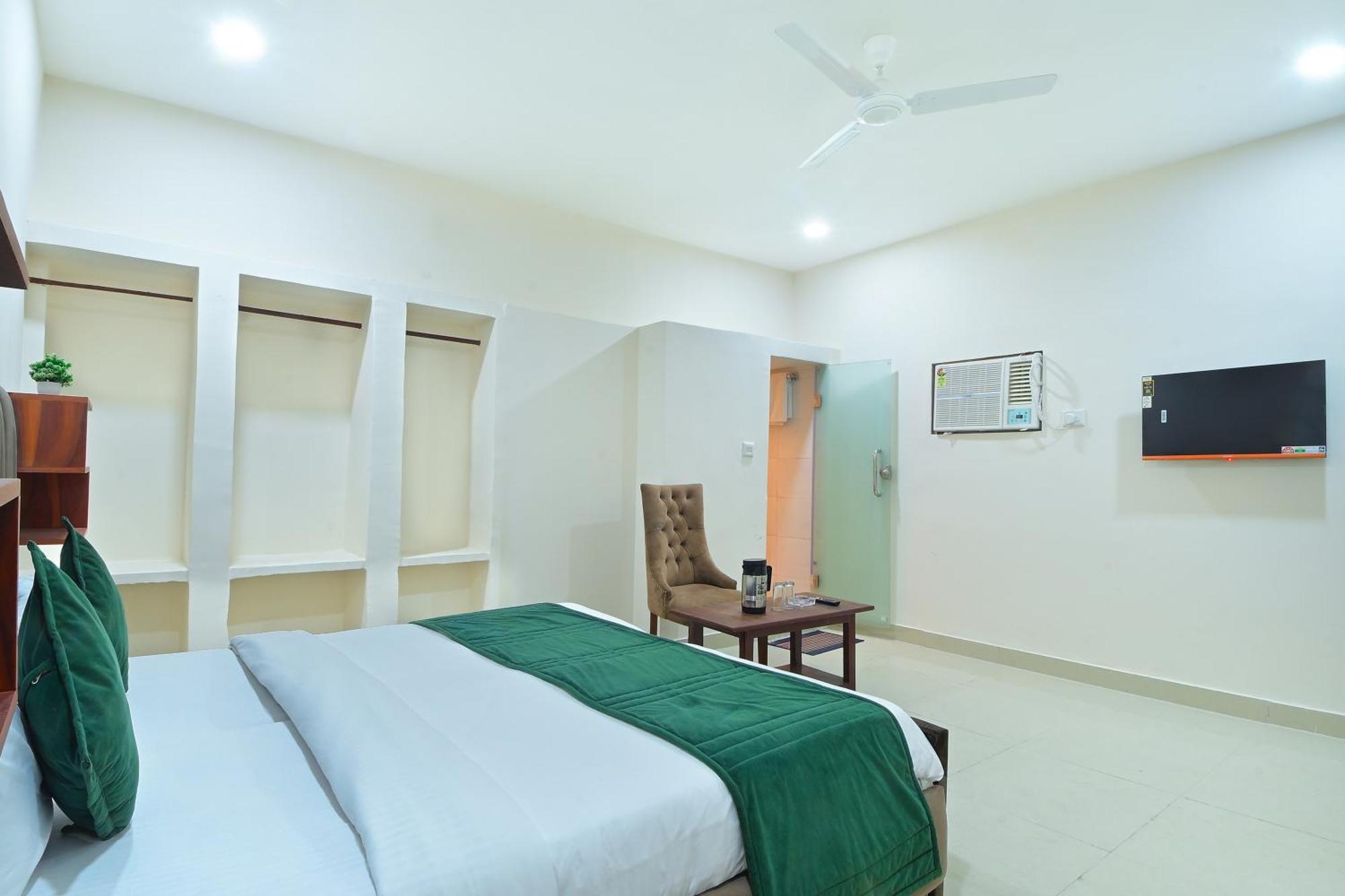 Chowdhry Tourist Lodge - New Delhi Railway Station - 2 Minutes Walk Buitenkant foto
