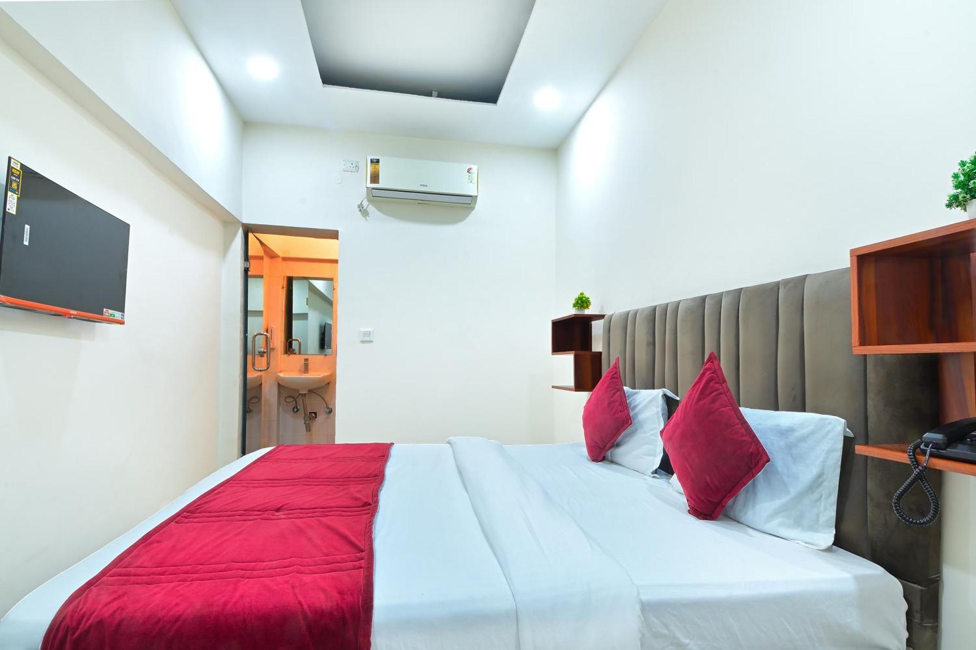 Chowdhry Tourist Lodge - New Delhi Railway Station - 2 Minutes Walk Buitenkant foto