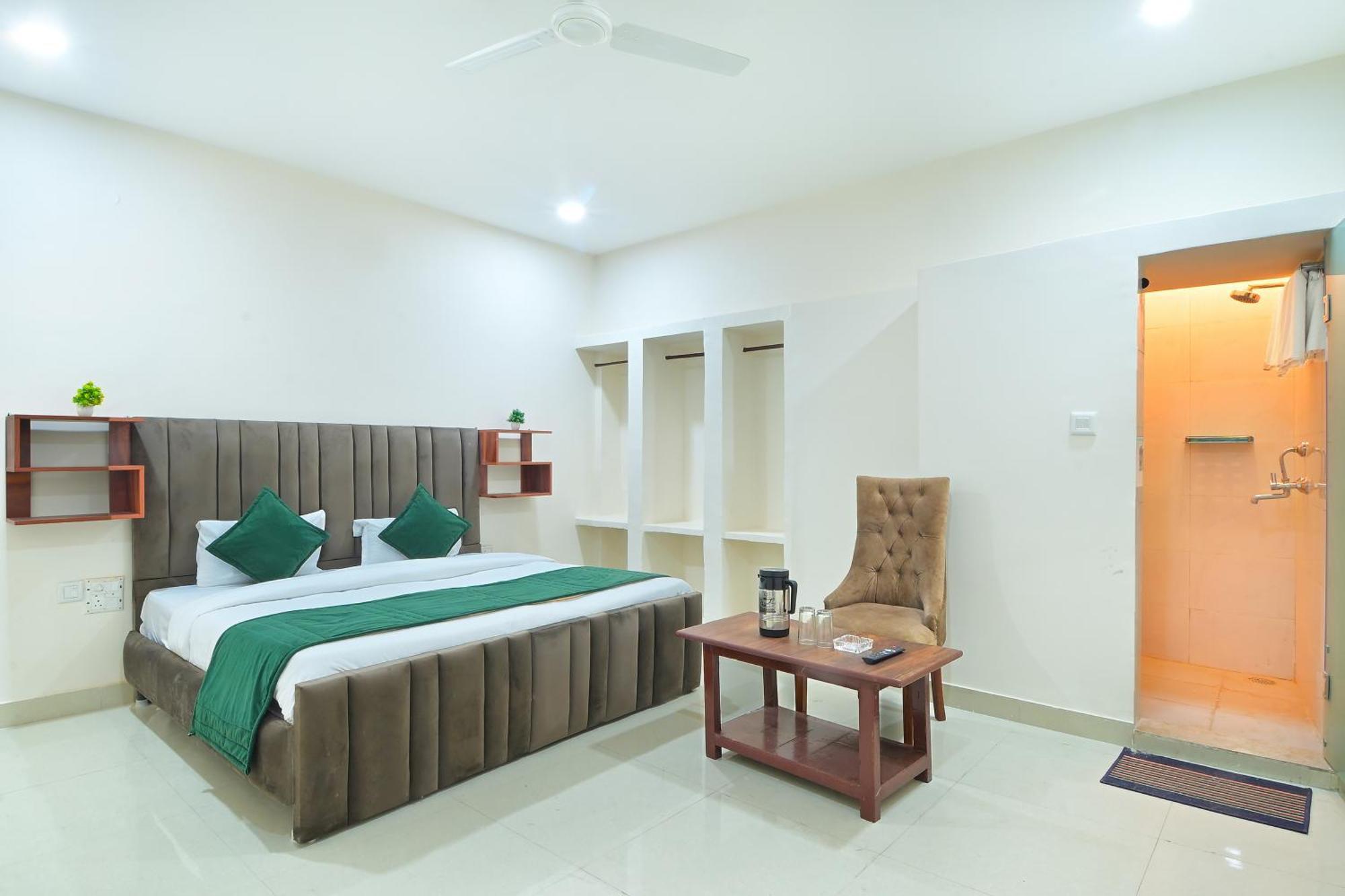 Chowdhry Tourist Lodge - New Delhi Railway Station - 2 Minutes Walk Buitenkant foto