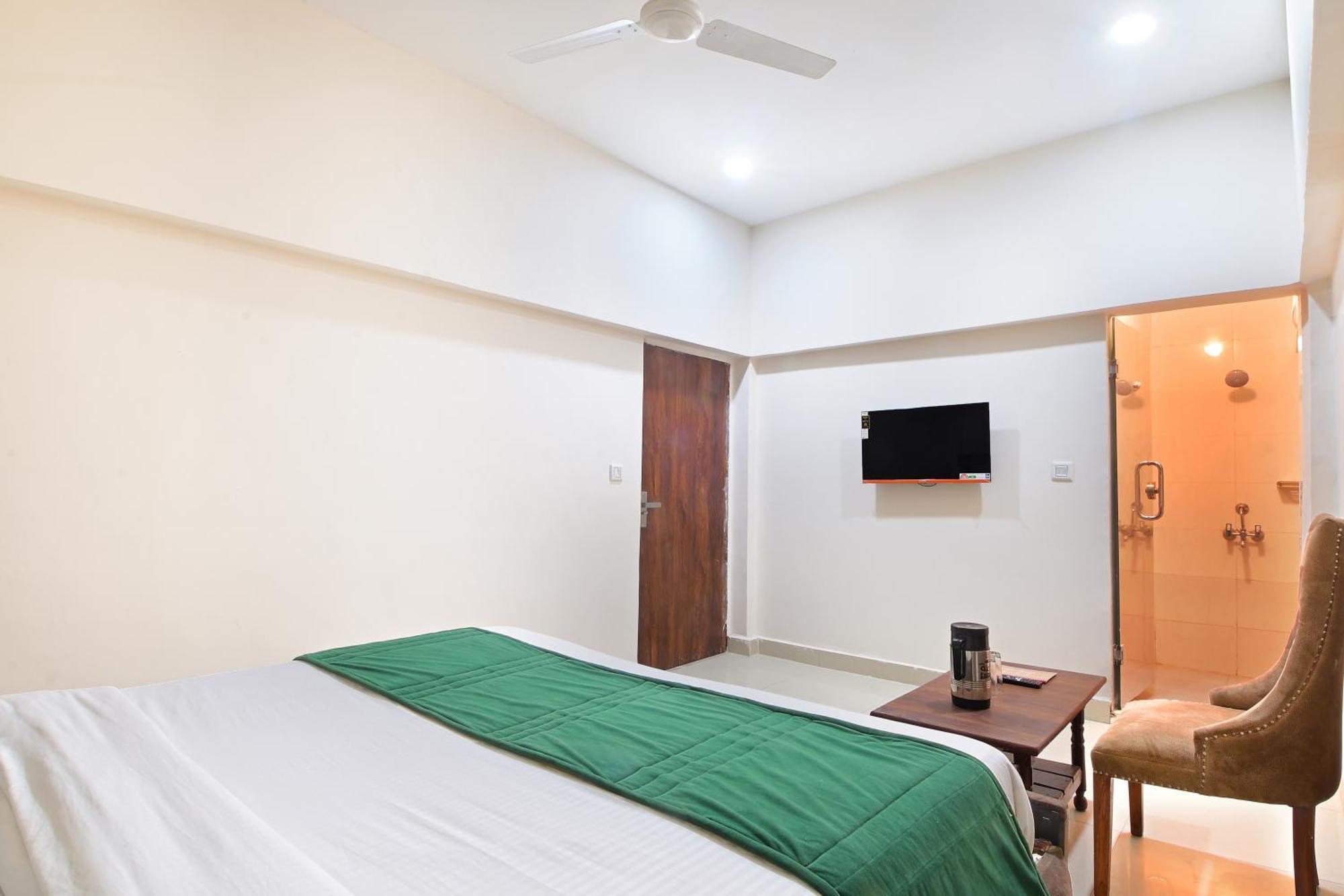 Chowdhry Tourist Lodge - New Delhi Railway Station - 2 Minutes Walk Buitenkant foto