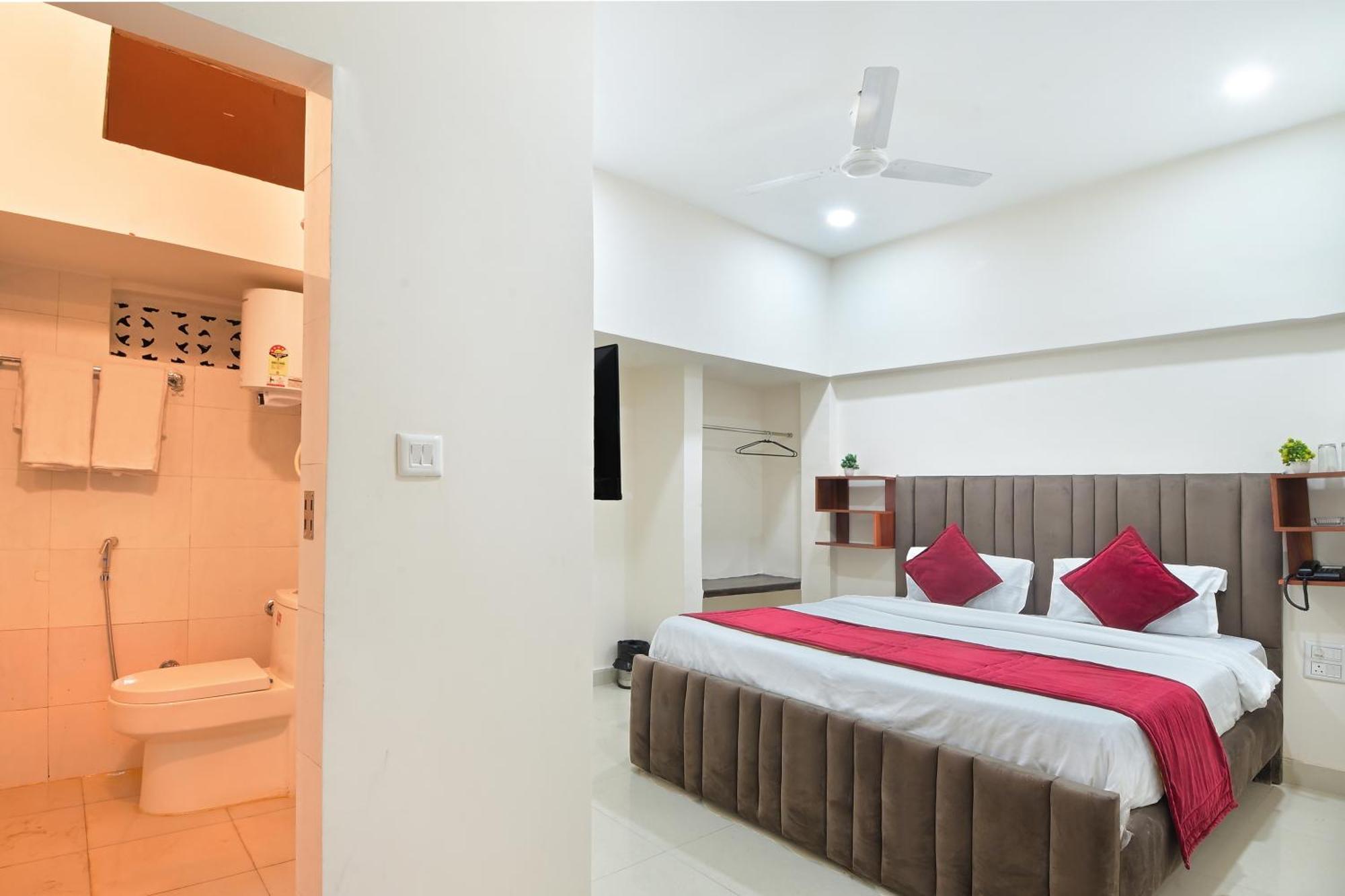 Chowdhry Tourist Lodge - New Delhi Railway Station - 2 Minutes Walk Buitenkant foto